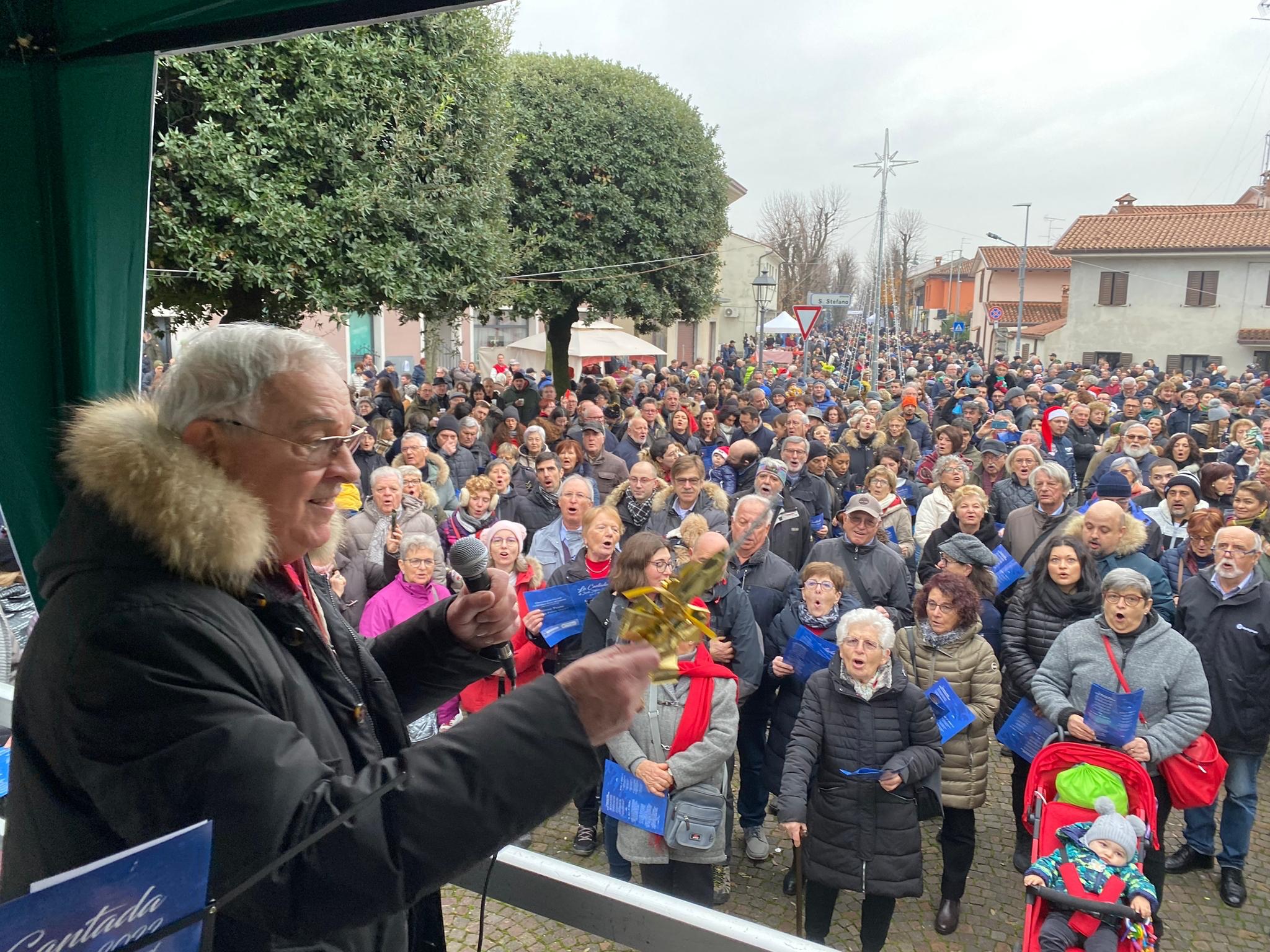 Copertina per Vermegliano, migliaia alla festa di Santo Stefano: piazza gremita per la Cantada
